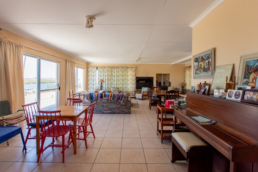 5 Bedroom Property for Sale in Velddrif Western Cape